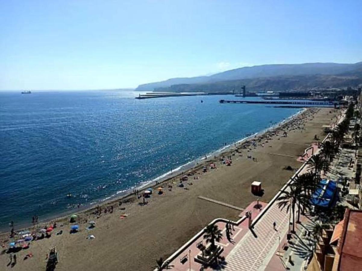 Increible Atico Con Vistas A La Bahia De Almeria Luaran gambar
